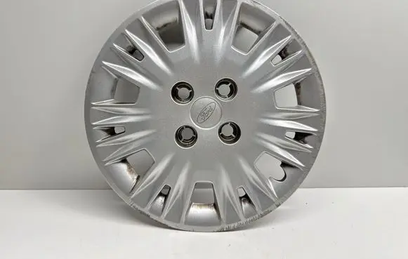 Ford Fiesta R15 wheel hub/cap/trim D3BC1130AA