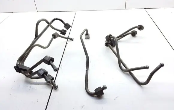Volvo XC90 Fuel line pipe