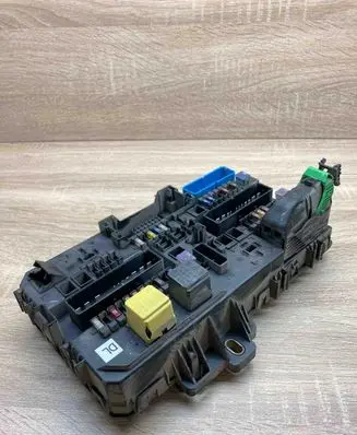 Opel Astra H Fuse module 13180775 5DK00866951