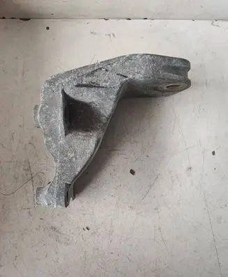 Ford Mustang VI Engine mounting bracket X05303A