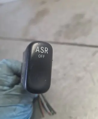 Traction control (ASR) switch