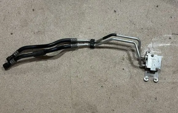 BMW M4 F82 F83 Gearbox oil cooler pipe/hose 7592723