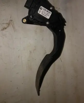 Renault Captur Accelerator throttle pedal 180223454R