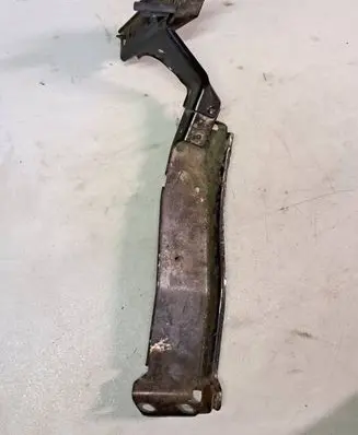 Audi A4 S4 B8 8K Fender mounting bracket 8K0821136B