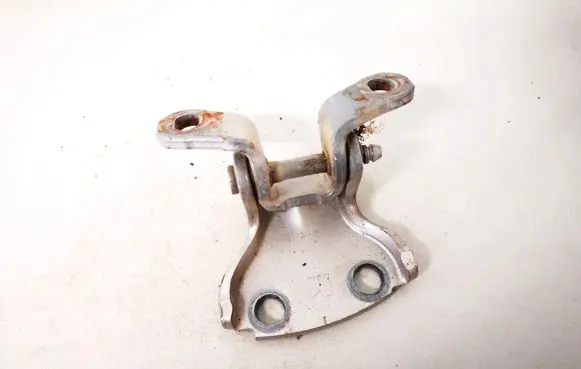 Honda CR-V Rear door lower hinge