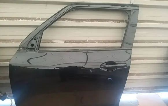 Suzuki Swift III Front door ZMV