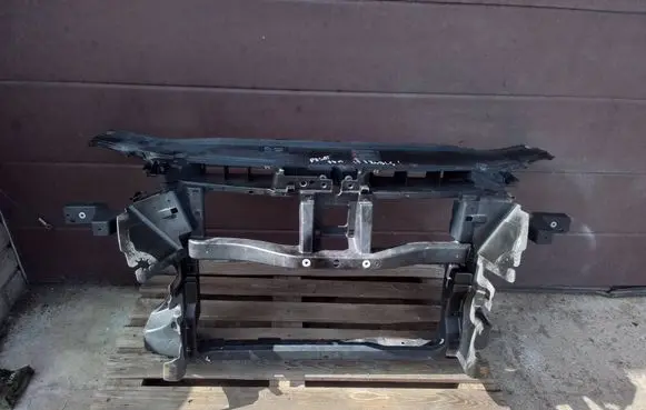 Volkswagen PASSAT B6 Radiator support slam panel 3C0805355