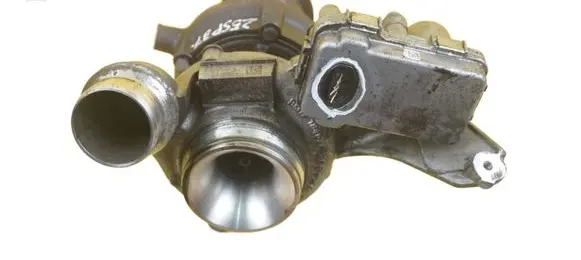 BMW 3 F30 F35 F31 Turbo 8518204 N47D20C