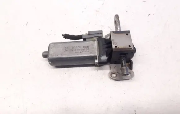 Volvo XC70 Seat adjustment motor 0390203219