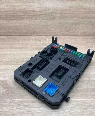 Peugeot Partner Fuse module 9812189480