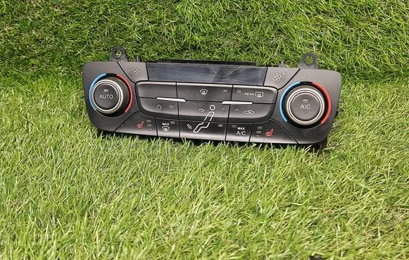 Ford Focus Climate control unit F1ET18C612CJ