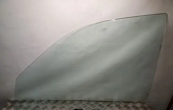 Suzuki Grand Vitara II Front door window glass four-door