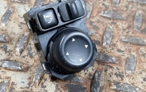 Nissan Qashqai Wing mirror switch 255704EA1B