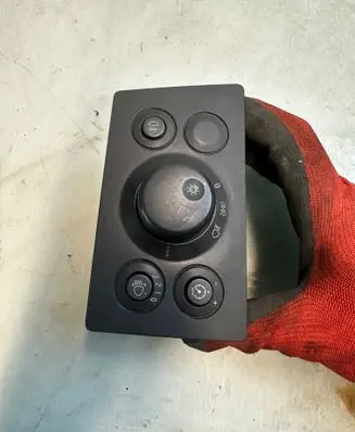 Opel Zafira B Light switch 13205863 LK04060130