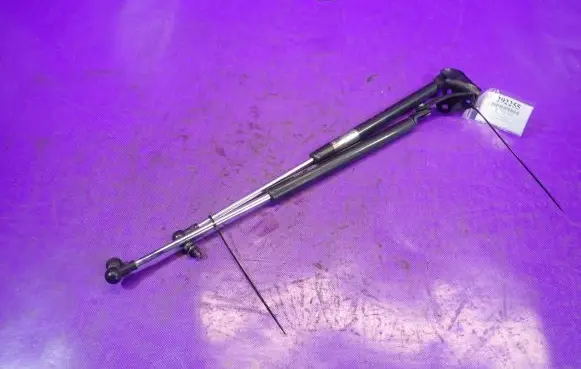 Suzuki Swift I Tailgate strut 