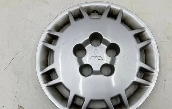 Mitsubishi Space Wagon R15 wheel hub/cap/trim mr316166