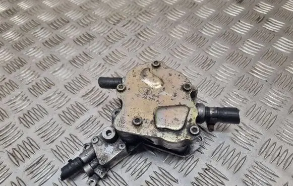 Volkswagen PASSAT B5.5 Vacuum pump 038145209A