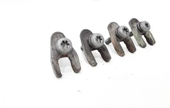 Volvo S40, V40 Fuel Injector clamp holder