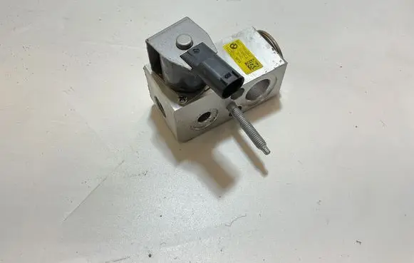 BMW 3 G20 G21 Air conditioning (A/C) expansion valve 7951456 T47460CA 15W021