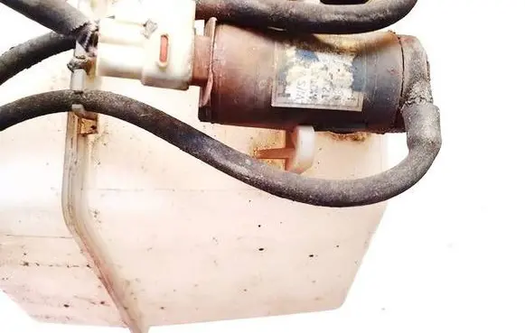 Hyundai Trajet Windscreen/windshield washer pump