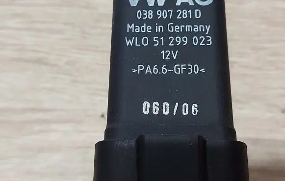 Skoda Octavia Mk2 (1Z) Glow plug pre-heat relay WLO51299023 038907281D