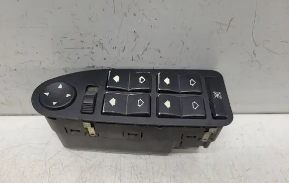 BMW 5 E39 Electric window control switch 61318368986