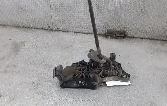 Mazda 2 Gear shifter/selector 3S6R7C453AF