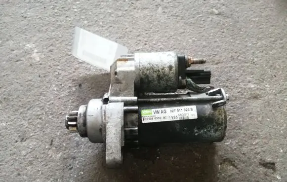 Volkswagen Golf V Starter motor 02T911023S