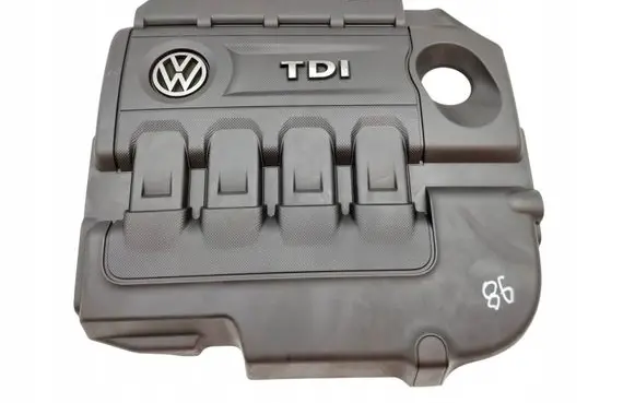 Volkswagen PASSAT B8 Engine cover (trim) 04L103925Q