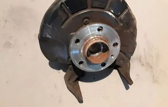 Volkswagen Polo V 6R Front wheel hub