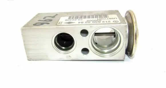Mercedes-Benz E W212 Air conditioning (A/C) expansion valve 2128300284