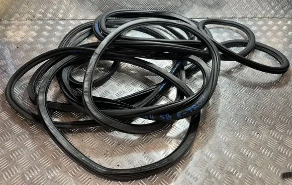 Audi Q4 Sportback e-tron Front door rubber seal VW22154