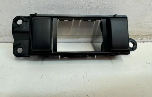 Nissan Juke I F15 Other interior part 681RUBV80A