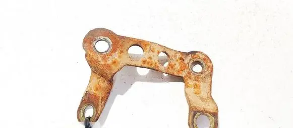 Subaru Legacy Engine mounting bracket