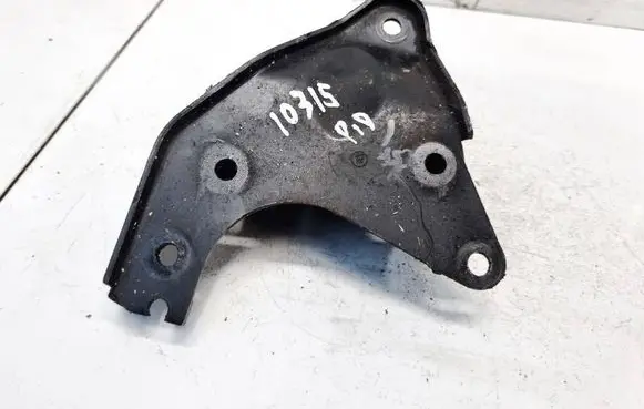 Engine mounting bracket
