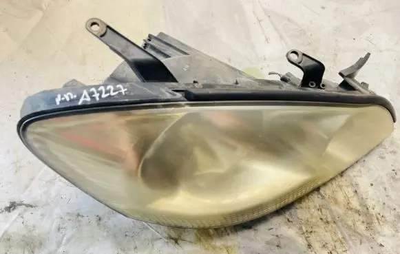 Toyota Avensis Verso Headlight/headlamp 9922681017