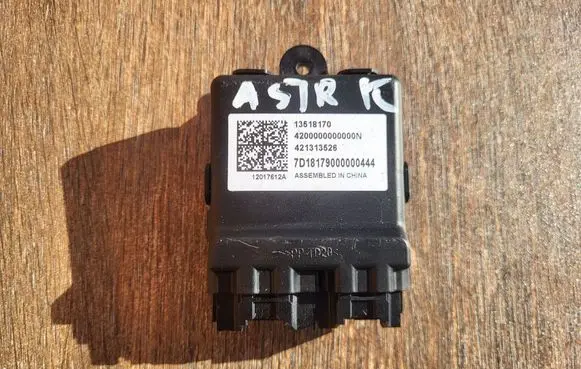 Opel Astra K Seat heating relay 13518170