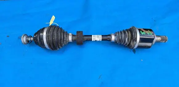 BMW 1 F40 Front driveshaft 5A2E057 31605A2E057
