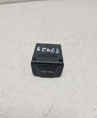 Hyundai Santa Fe USB socket connector 961202W501