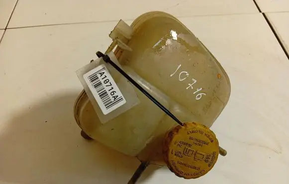 Coolant expansion tank/reservoir