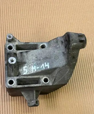 Engine mount bracket