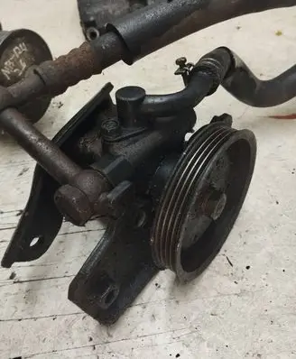 Nissan Primera Power steering pump 4911070000 17244122