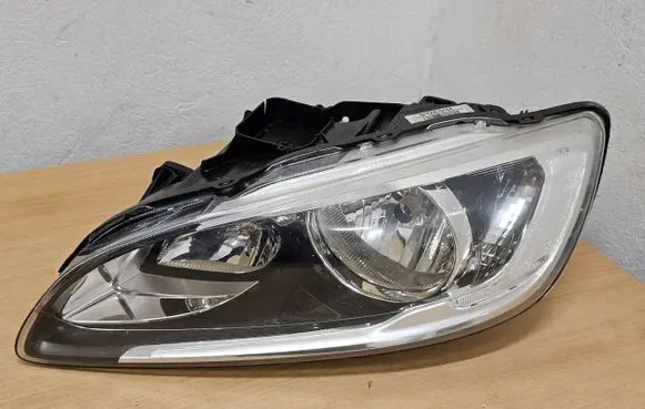 Volvo S60 Headlight/headlamp 31358099 89907465