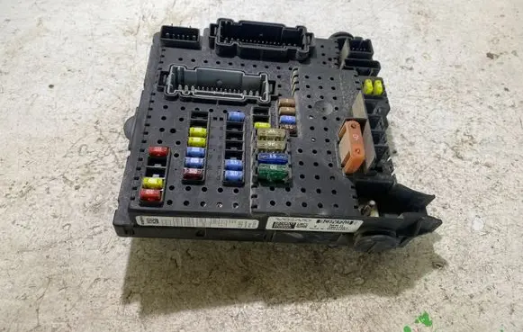 Volvo XC90 Fuse module 30728512 28017881