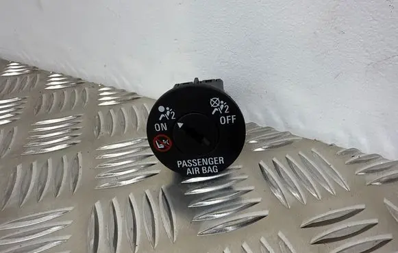 Passenger airbag on/off switch