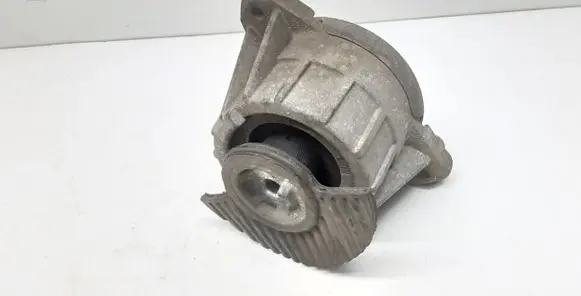 Mercedes-Benz C W204 Engine mount bracket A2042400117