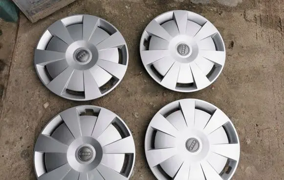 Audi A3 S3 8P R16 wheel hub/cap/trim 8V0601147C