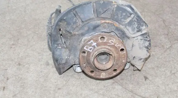 Volkswagen PASSAT B7 Front wheel hub