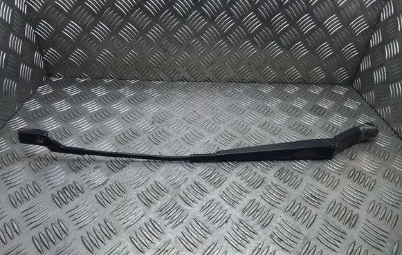 Volkswagen Tiguan Front wiper blade arm