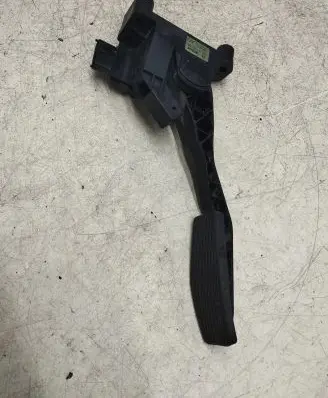 Audi A6 S6 C6 4F Accelerator throttle pedal 90581208 08906818 0281002298
